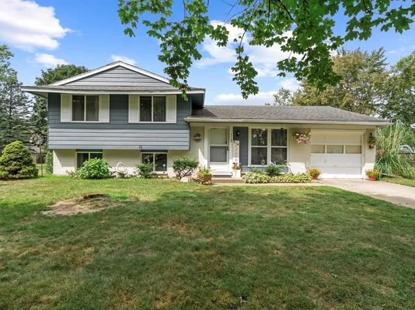 7169 Brookside Dr, Lambertville, MI 48144