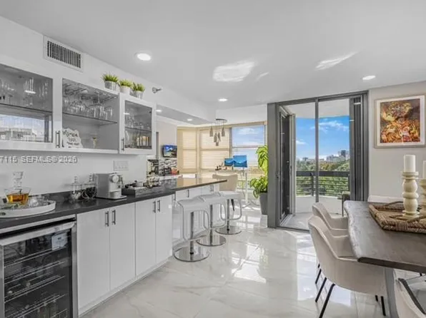3500 Mystic Pointe Dr, Miami, FL