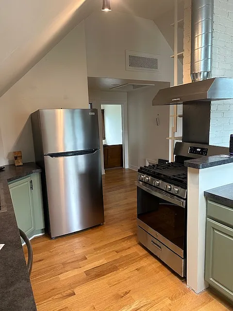 2 bed, $1,800 — Photo 3
