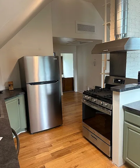 709 Harvard St #2 — Photo 3