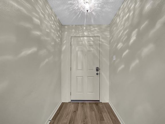 4th image of 201 Pecan St