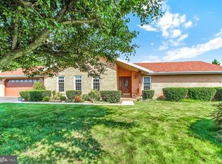 433 White Rose Ln, York, PA 17402