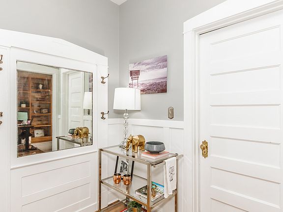 2nd image of 639 W Armitage Ave #2