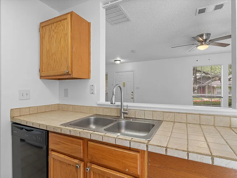 1015 E Yager Ln #79 — Photo 10
