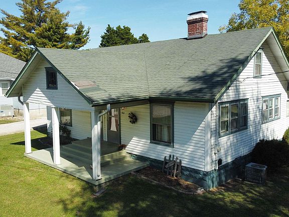 3rd image of 904 Teke Burton Dr