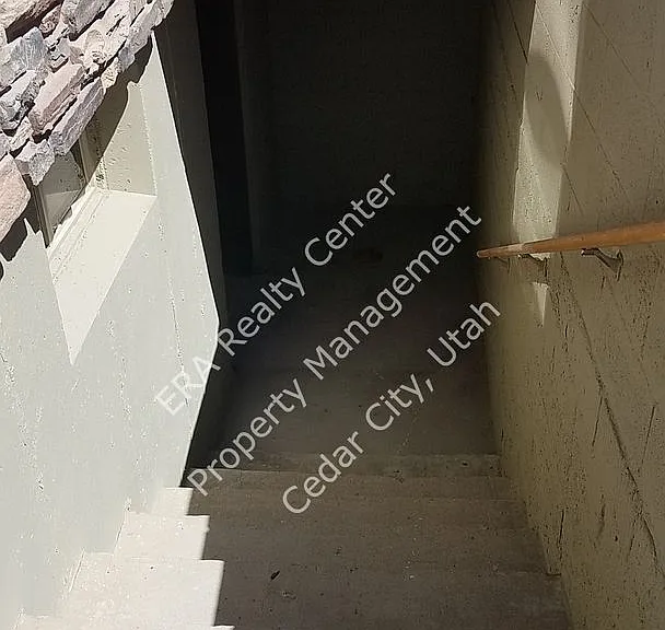 457 N 400 W #B — Photo 2