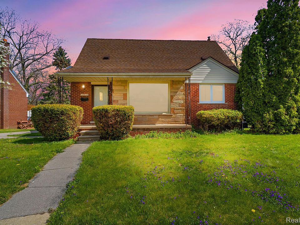 1st image of 24626 Woodcroft Dr
