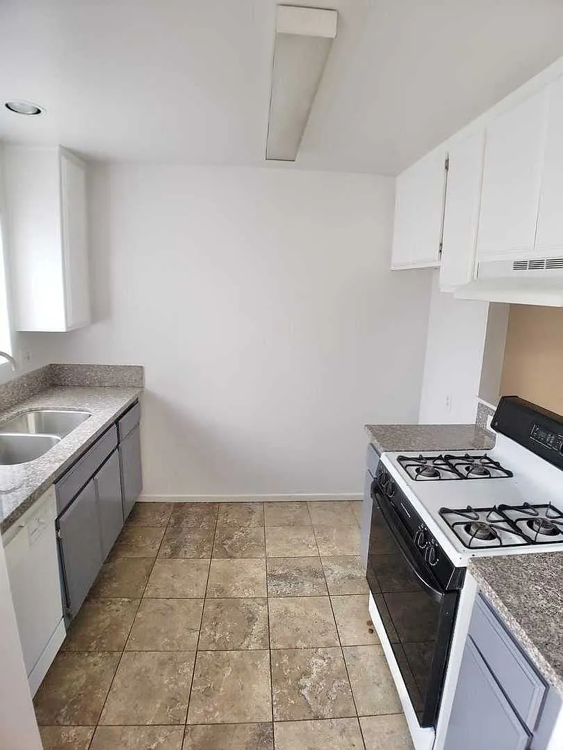 2 bed, $2,595 — Photo 2