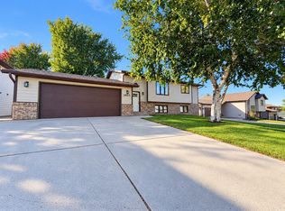1805 12th Ave SE, Mandan, ND 58554