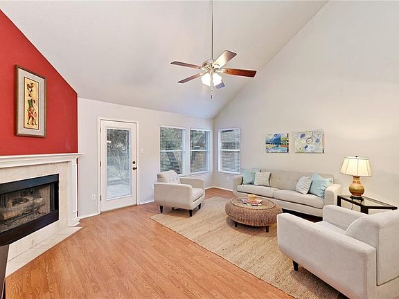 2nd image of 5815 Pecanwood Ln