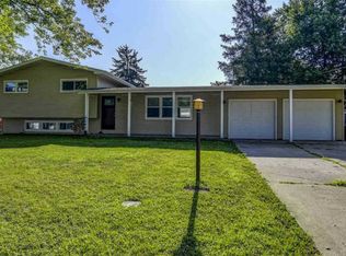 332 Wagon Wheel Ln, Chatham, IL 62629