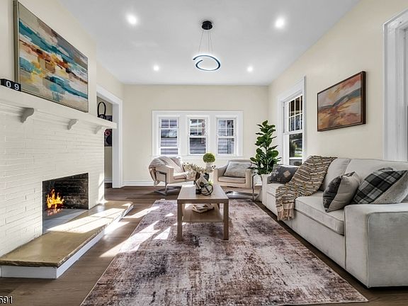 2nd image of 60 Fulton St