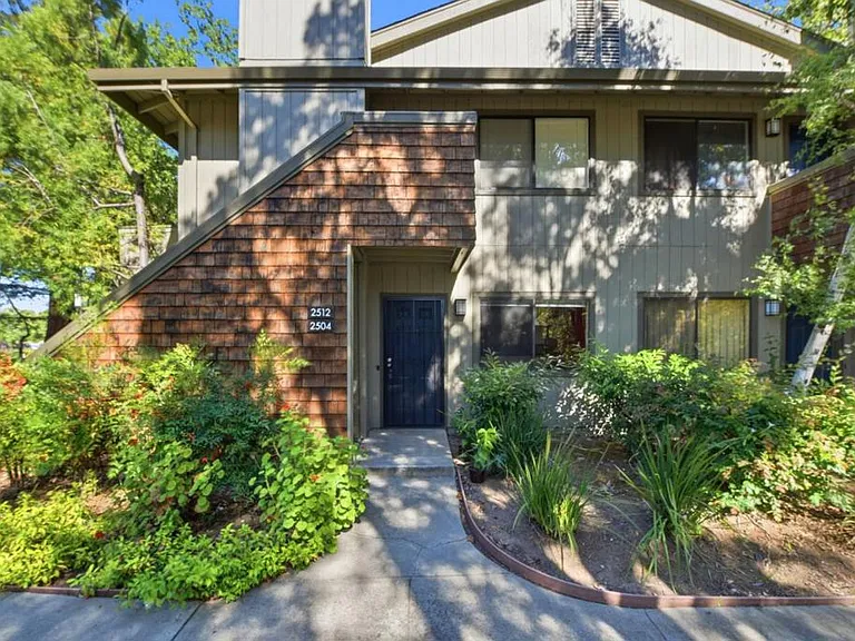 2504 La Terrace Cir — Photo 1