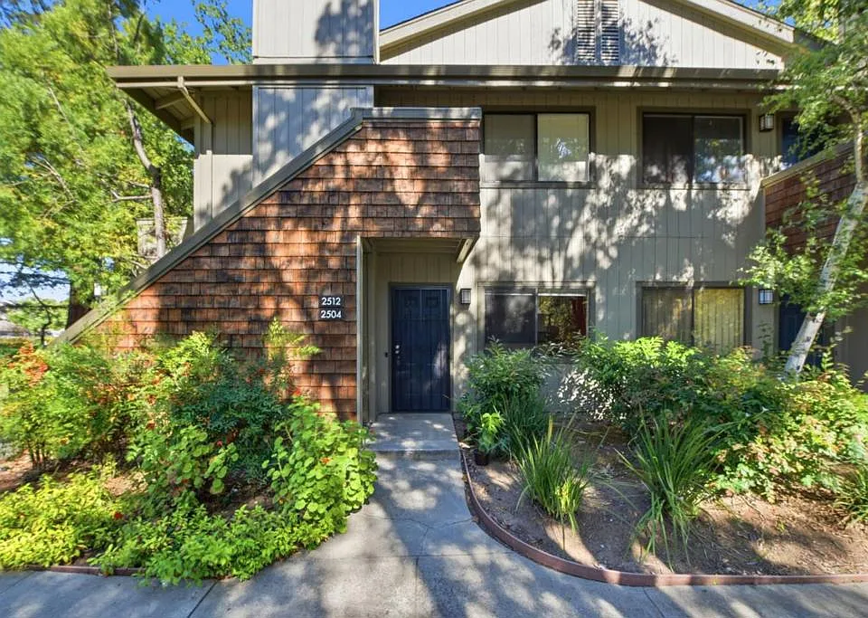 2504 La Terrace Cir