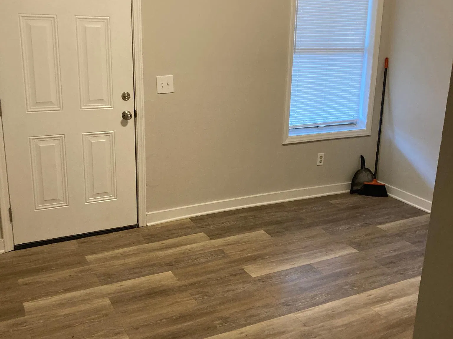 727 N Maple St — Photo 3