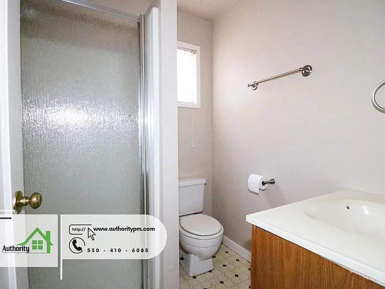 5401 Rosswood Ln — Photo 9