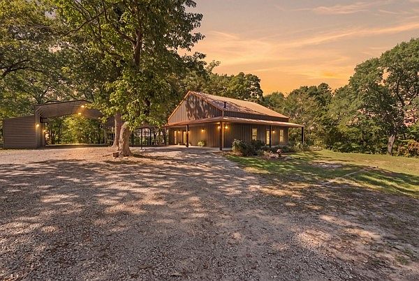 1st image of 594 Eagle Point Rd