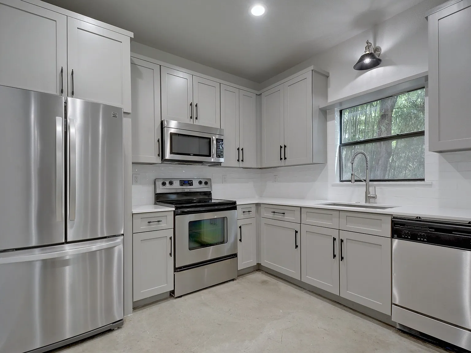 8 bed, 2428 sqft, $17,600 — Photo 3