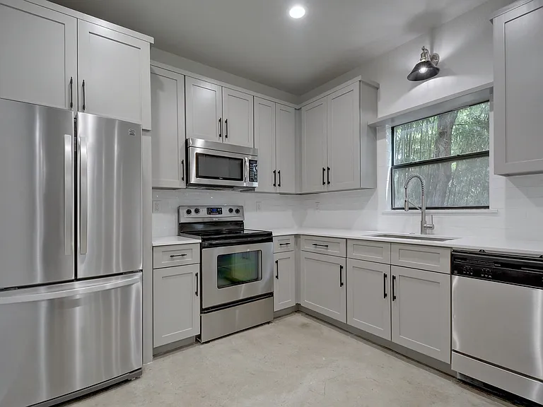 1915 David St — Photo 3