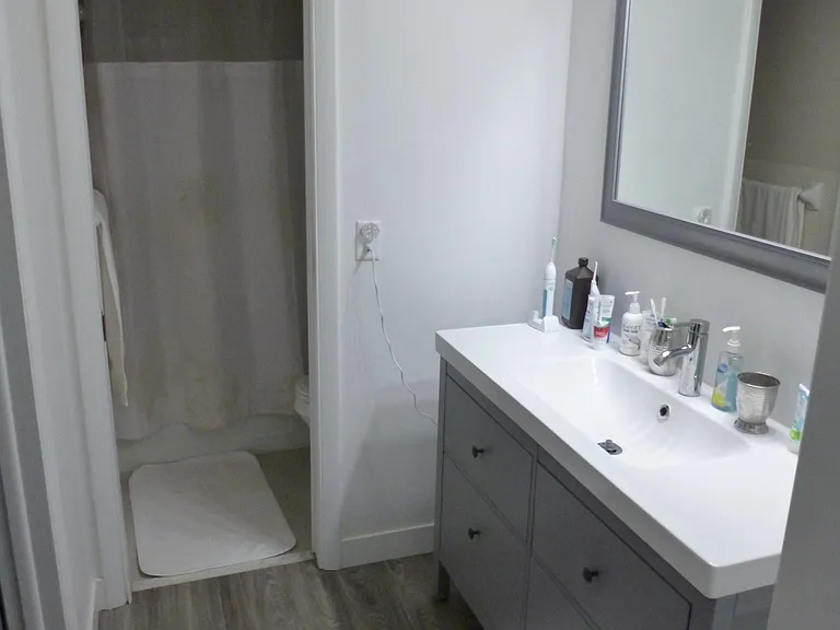 Bath off MBR
