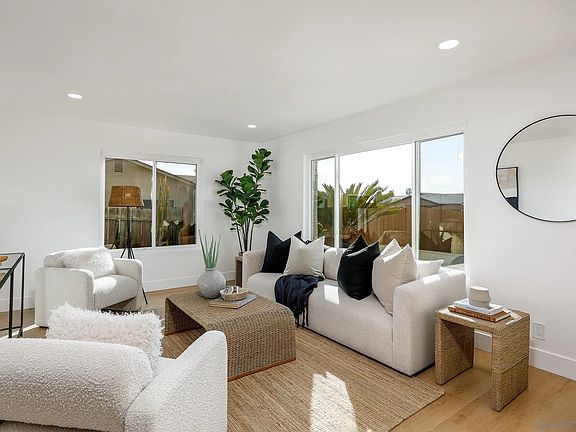 4th image of 10935 Avenida Del Gato