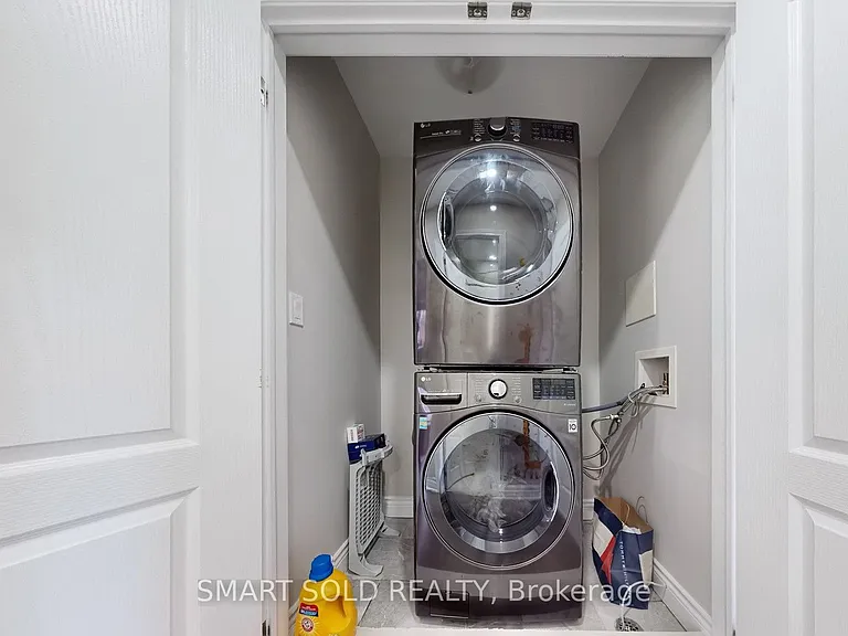 1040 Ossington Ave #MAIN FLR 2ND FLR — Photo 25