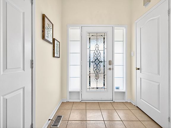3rd image of 16 Sweet Clover Cres