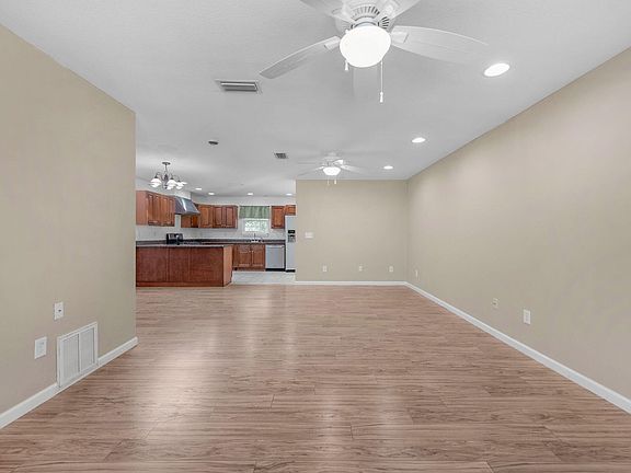 4th image of 208 Moriarty St