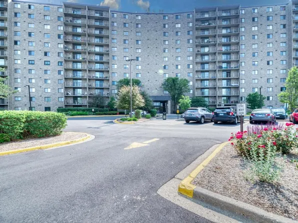 6340 Americana Dr APT 1122, Willowbrook, IL 60527