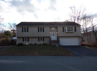 15 Hill St, Acushnet, MA 02743