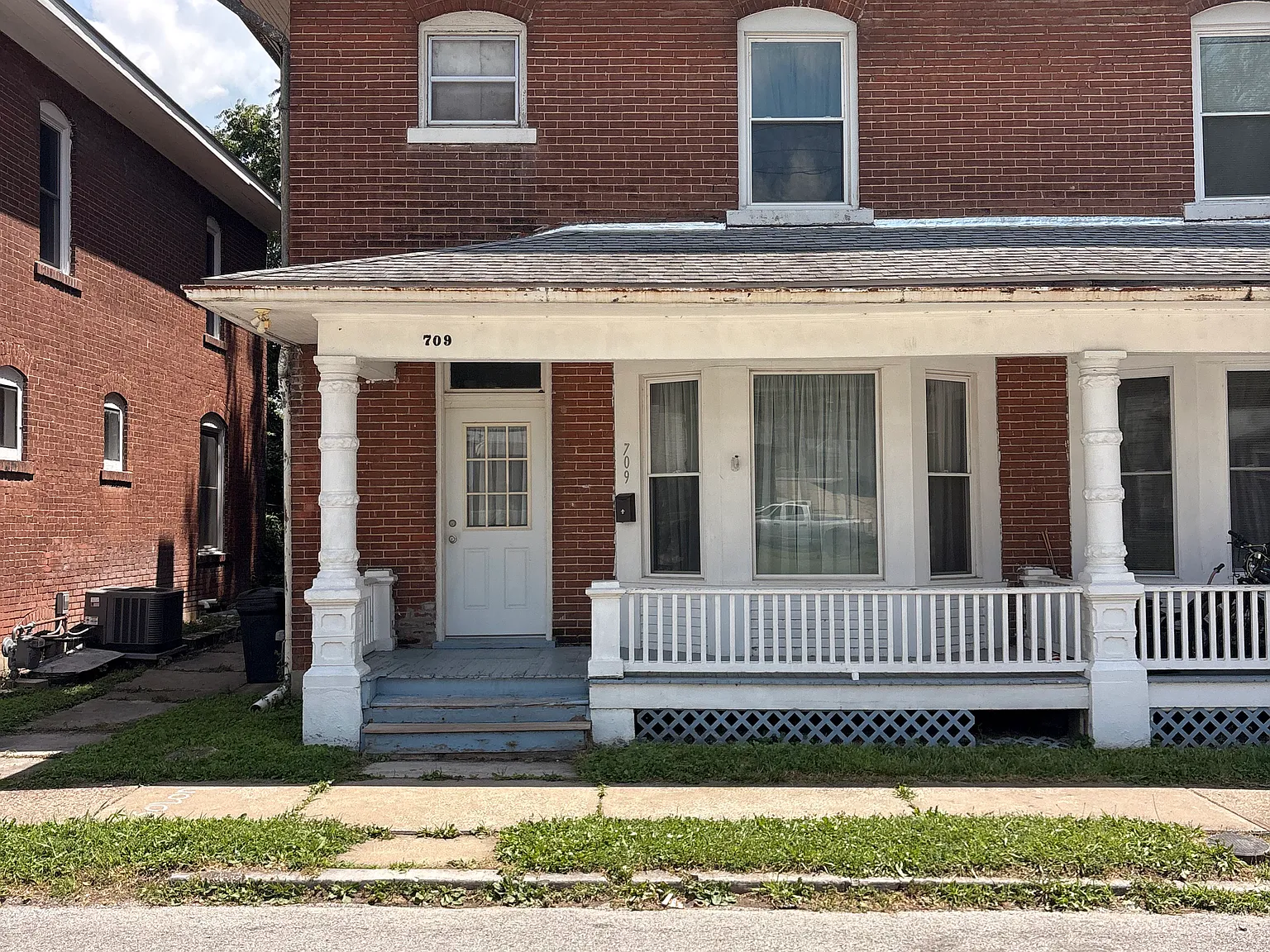 3 bed, 1.5 bath, 1260 sqft, $1,125 — Photo 1