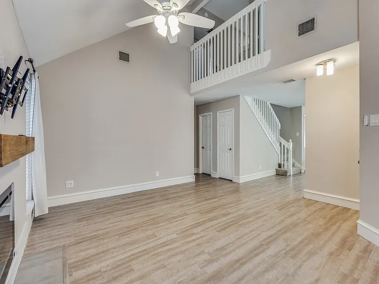 7923 Abbey Rd — Photo 6