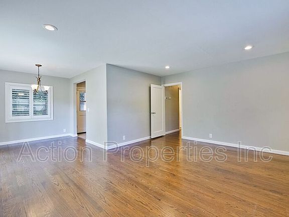 5th image of 611 Barron Ave