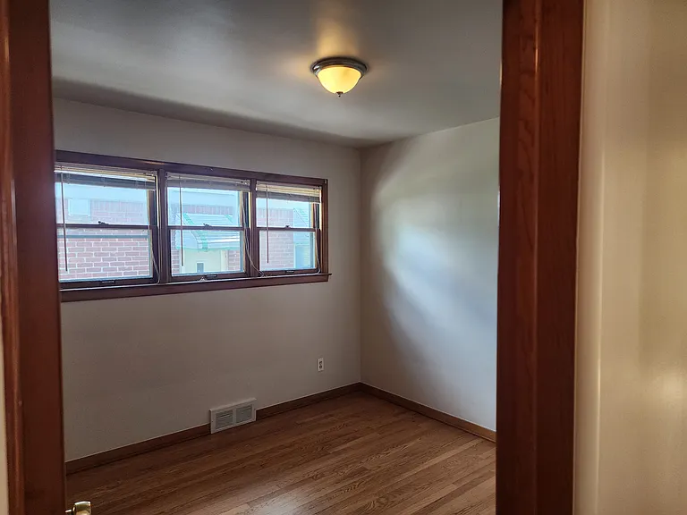 28120 Joan St — Photo 8