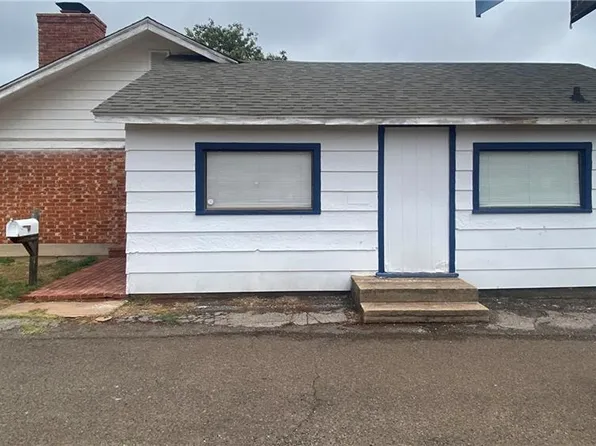 1013 W 3rd St, Elk City, OK 73644