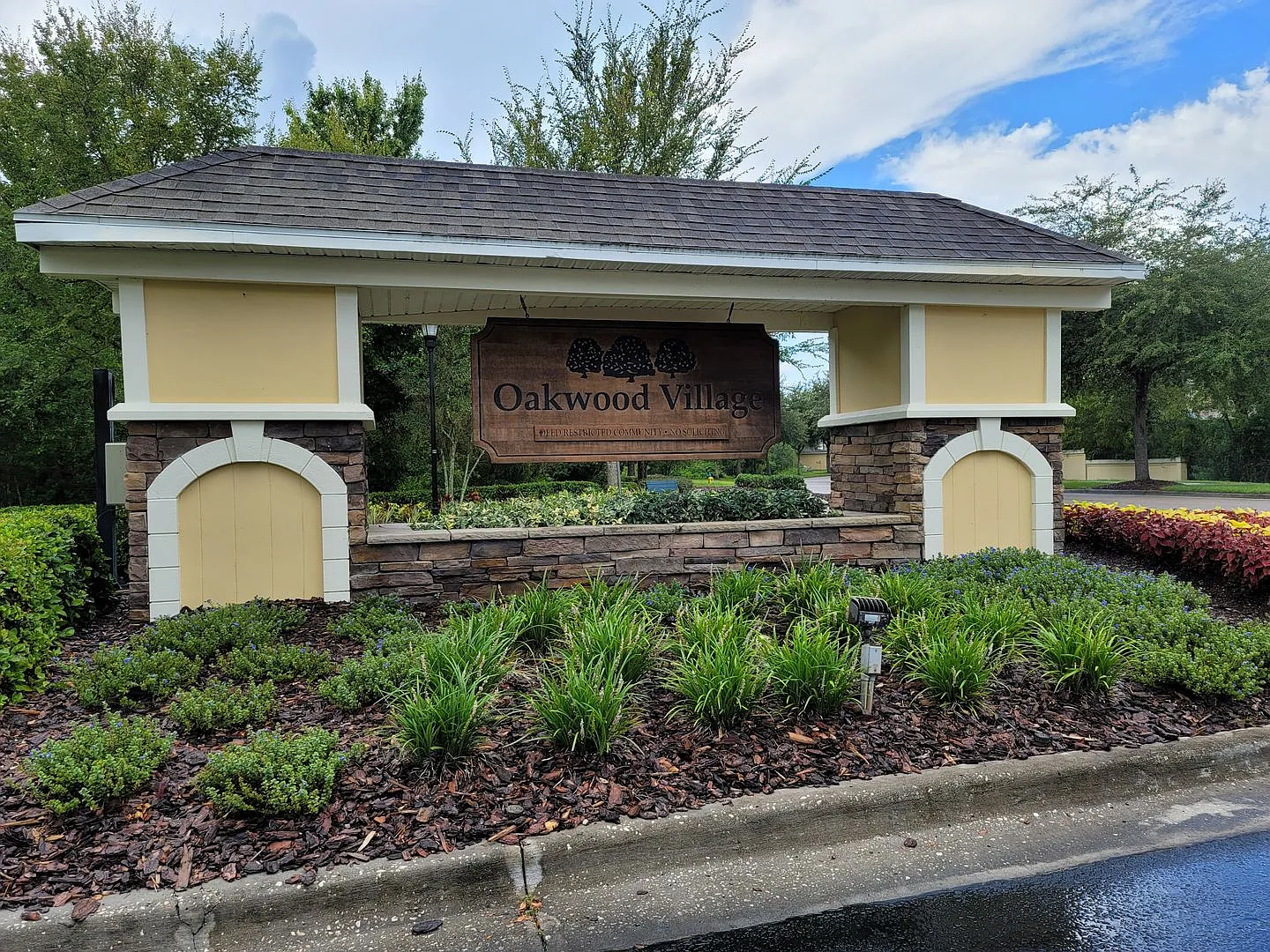 Reduced Rent! Beautiful Townhome In The Heart Of New Tampa! — Photo 2