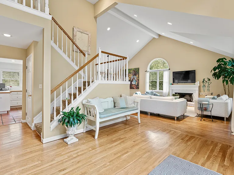 64 Woodruff Ln — Photo 5