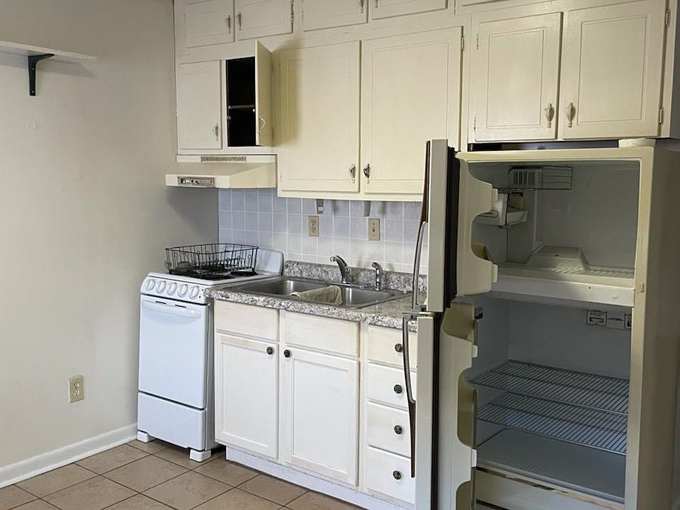 2nd image of 242 E 7th St #7