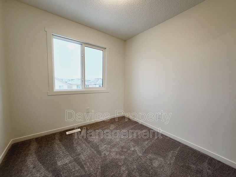 Edmonton Townhouse for rent - 3 Bedrooms — photo 13