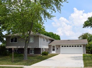 1499 Bedford Rd, Hoffman Estates, IL 60169