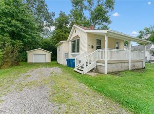 938 Woodland Ave, Hubbard, OH 44425