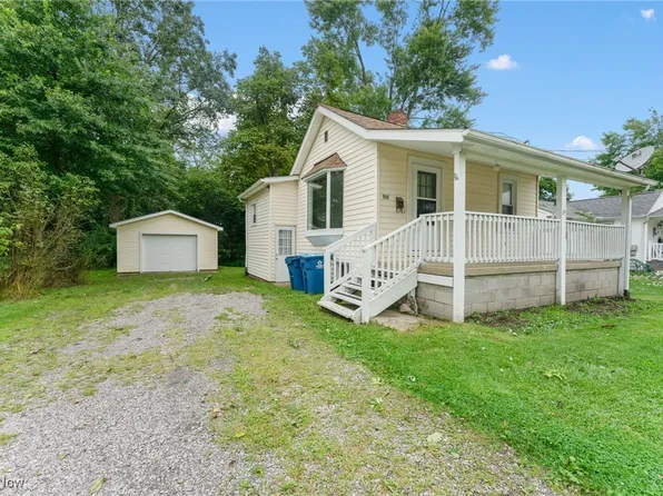 938 Woodland Ave, Hubbard, OH 44425