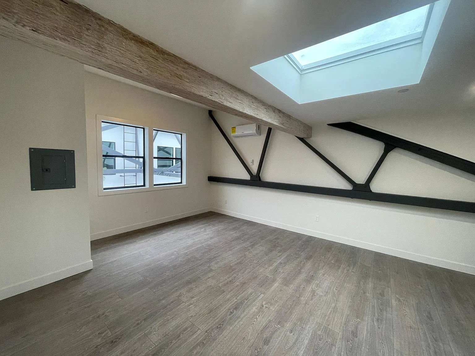 2040 Solano Way — Photo 2