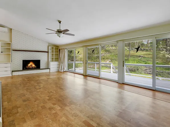 102 Colonial Road, Guilford, CT 06437