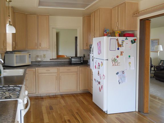 3rd image of 2239 Knollwood Ln