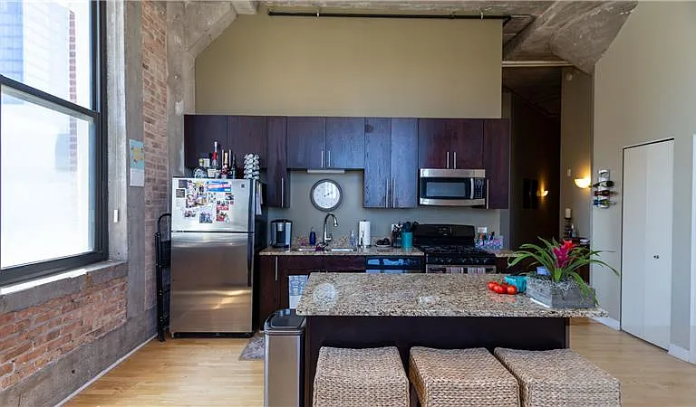 320 E 21st St #610 — Photo 5