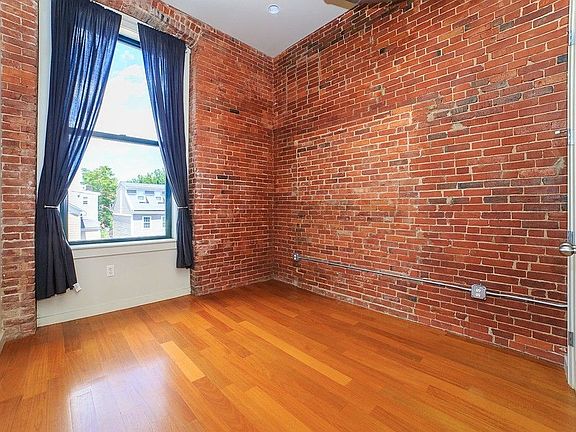 4th image of 125 B St Unit 3A