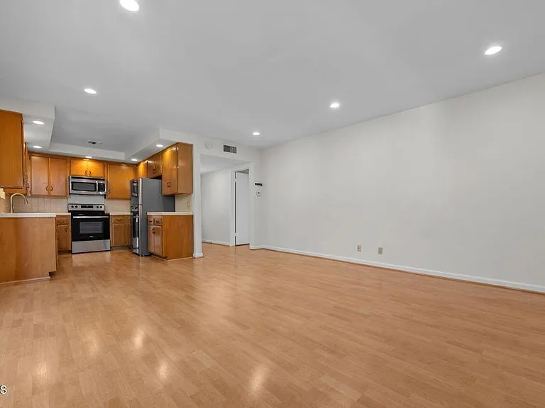 385 Cliff Dr #8 — Photo 10