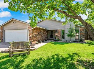 2309 NW Robinhood Dr, Lawton, OK 73505