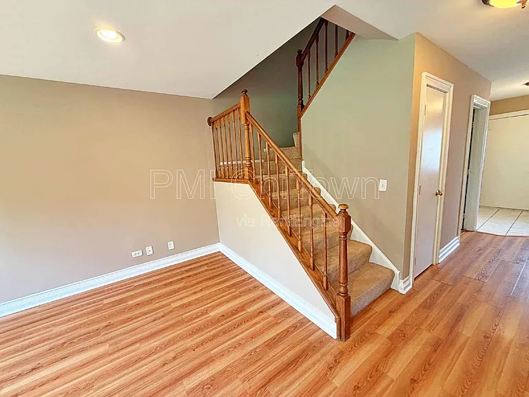 262 Greensboro Ct — Photo 9